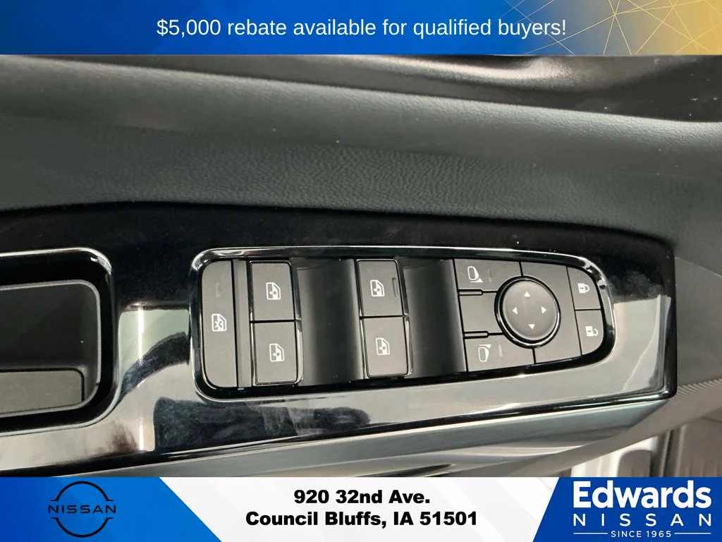 New 2026 Everest White Pearl TriCoat Nissan SL image 25