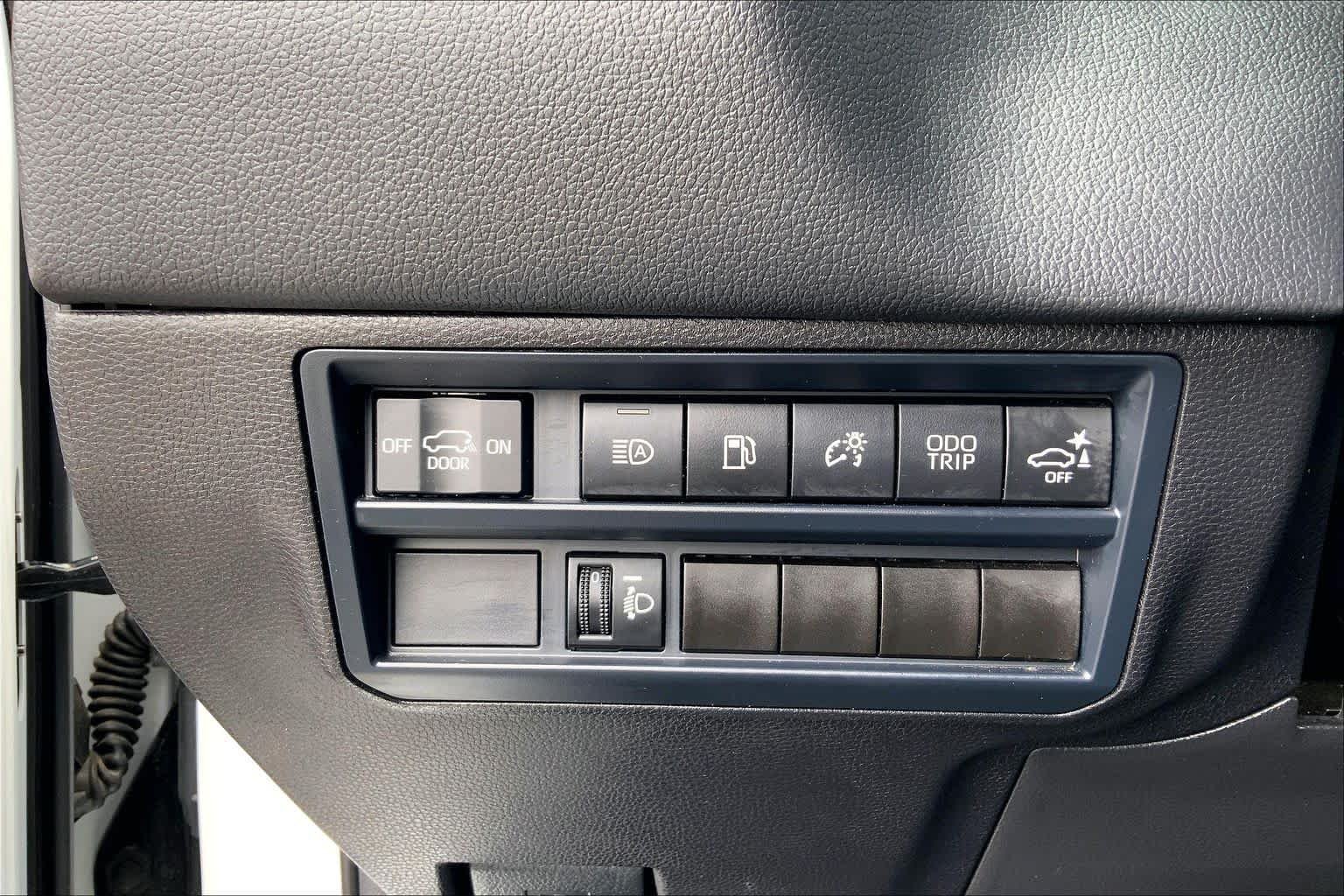 Used 2025 Ice Cap Toyota SR5 image 33