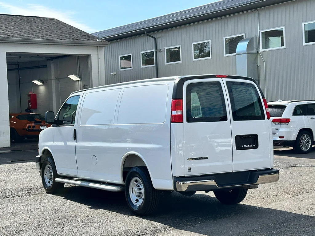 Used 2025 Summit White Chevrolet WT image 13
