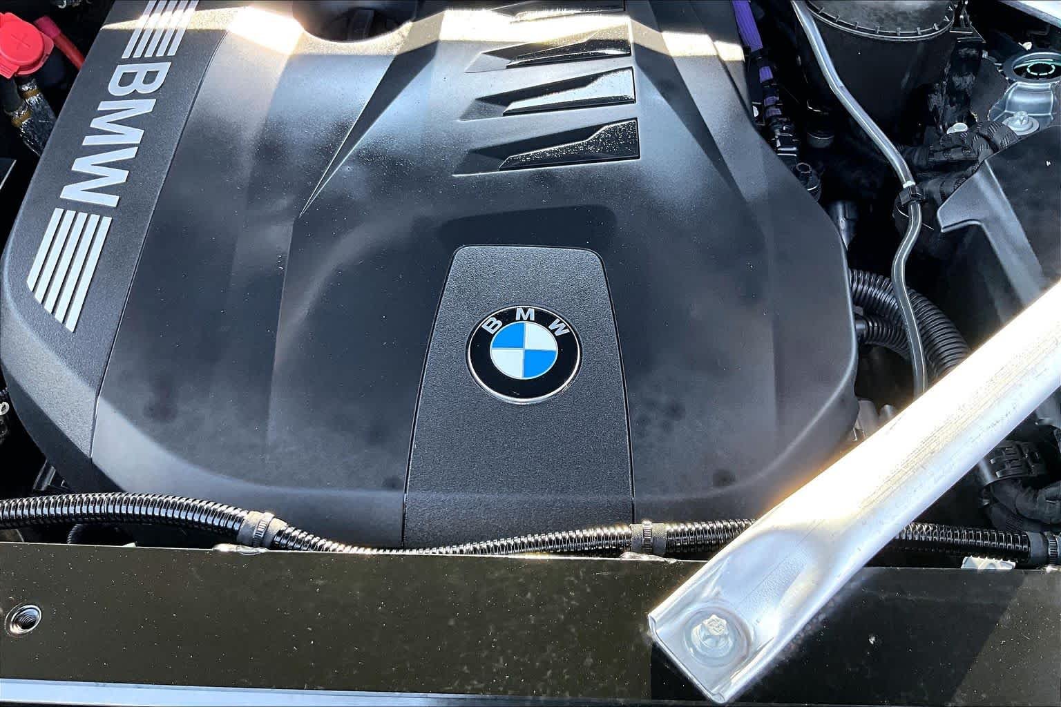 Used 2023 Frozen Pure Grey Metallic BMW xDrive40i image 31