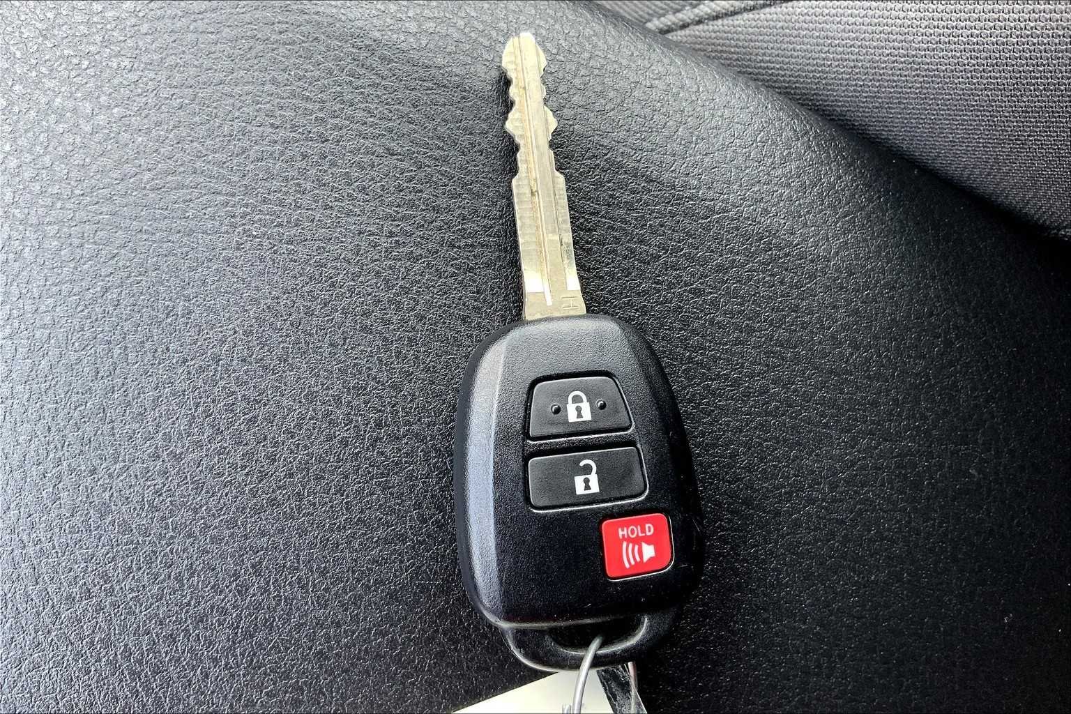 2023 Toyota Tacoma SR - Photo 13