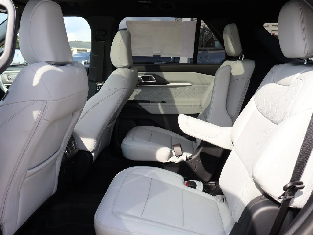 New 2027 Ruby Red Metallic Tinted Clearcoat Ford Platinum™ image 19