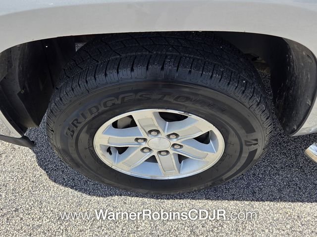 Used 2013 Silver GMC SLE image 19