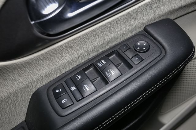 Used 2023 Black Chrysler Touring L image 37