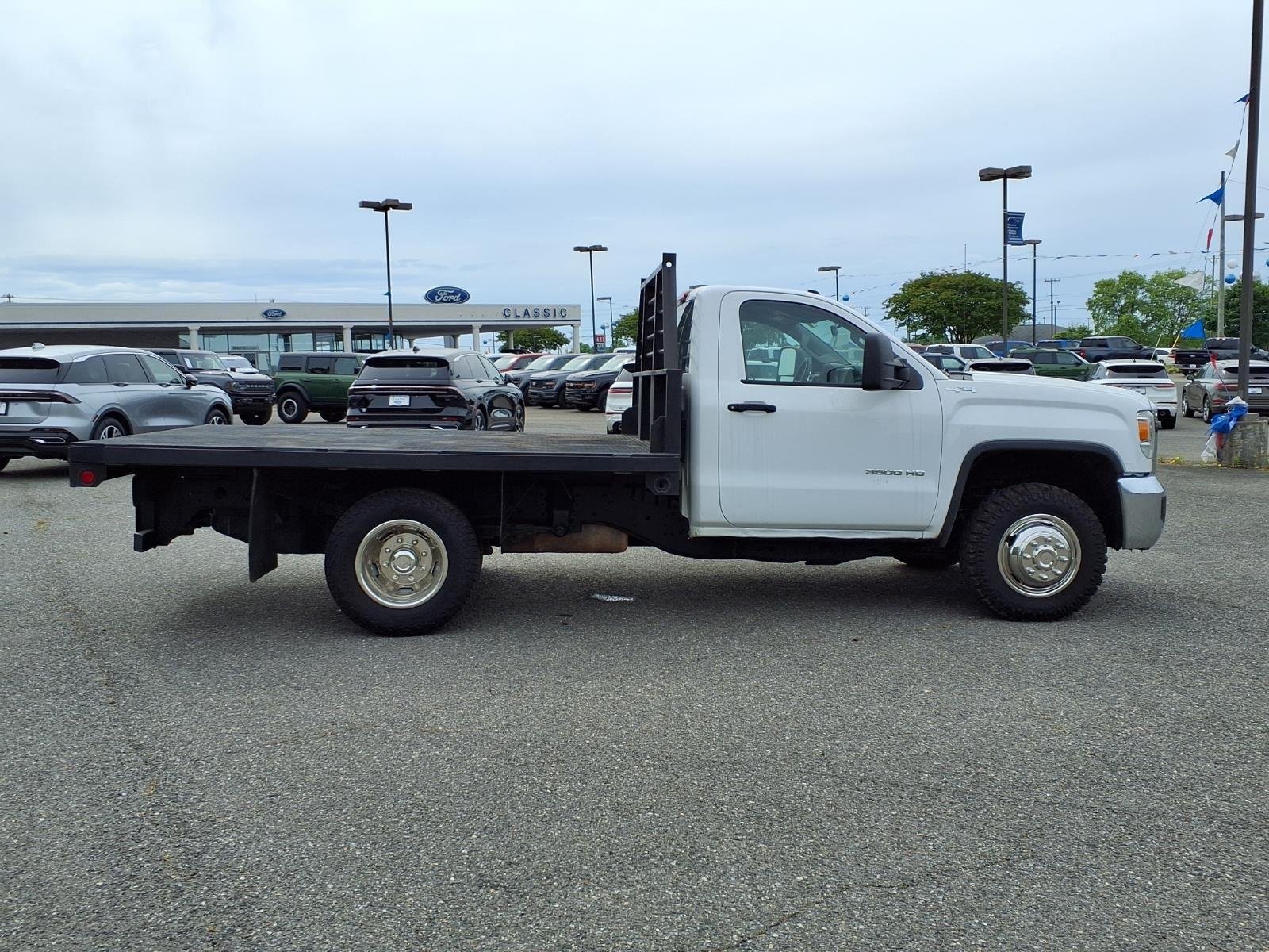 Used 2017 Summit White GMC  image 10