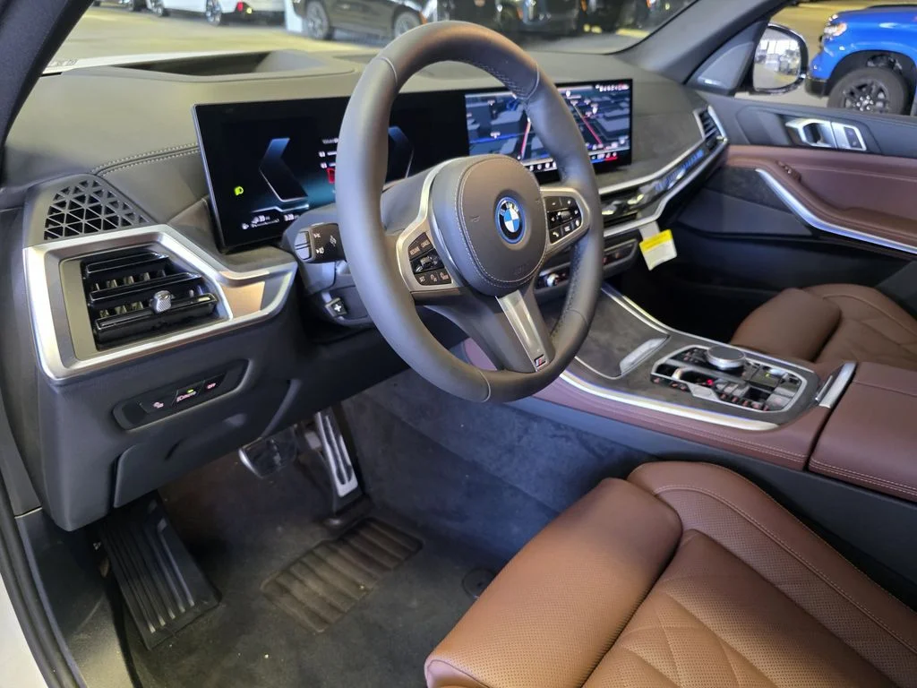 New 2026 Mineral White Metallic BMW xDrive50e image 15