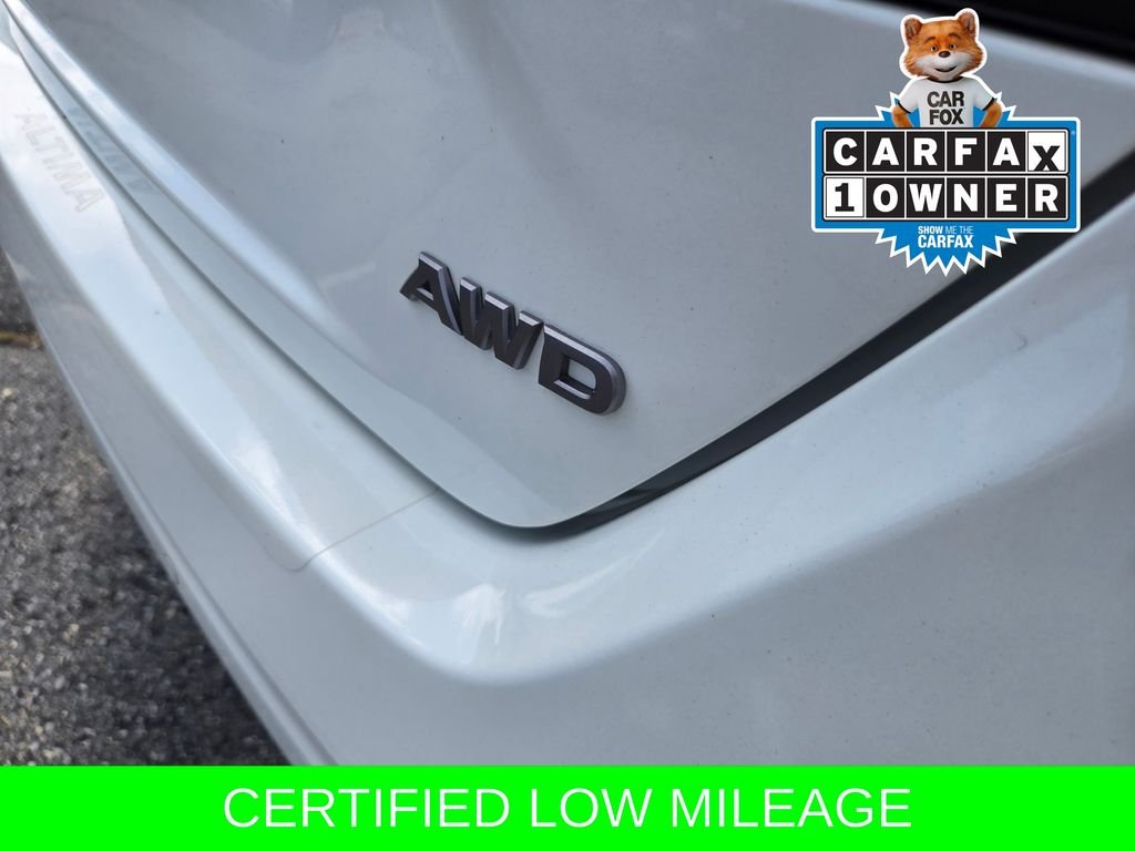 Used 2025 White Nissan 2.5 SR image 10