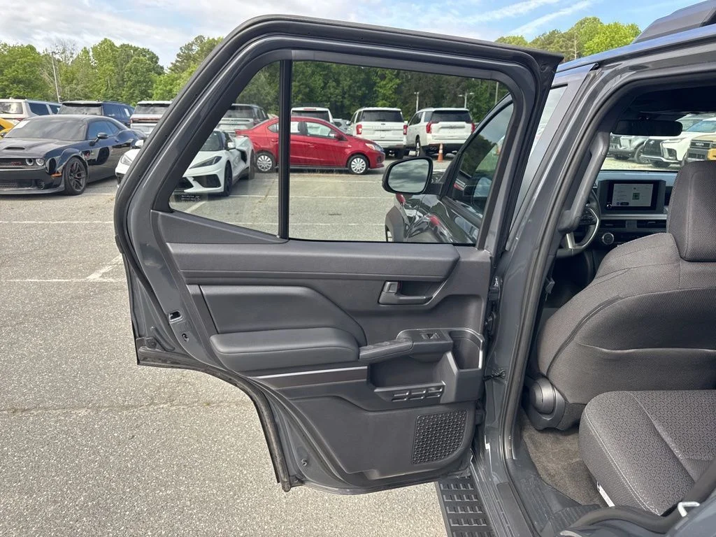Used 2025  Toyota SR5 image 27