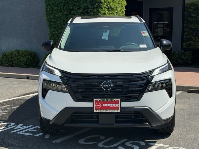 New 2026 Everest White Pearl TriCoat Nissan Dark Armor™ image 2