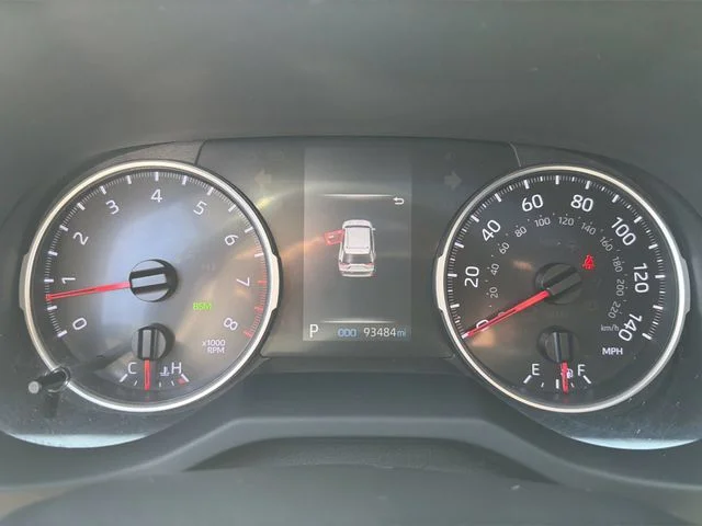 Used 2019 Silver Toyota XLE Premium image 15