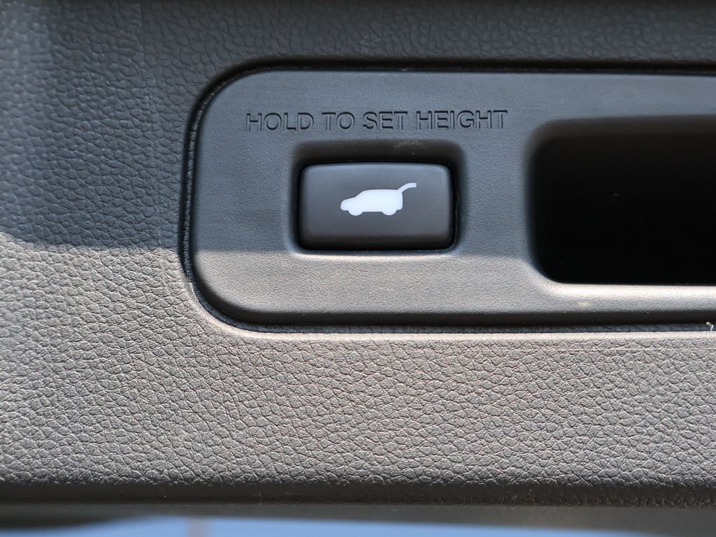 Used 2023 White Honda EX-L image 17