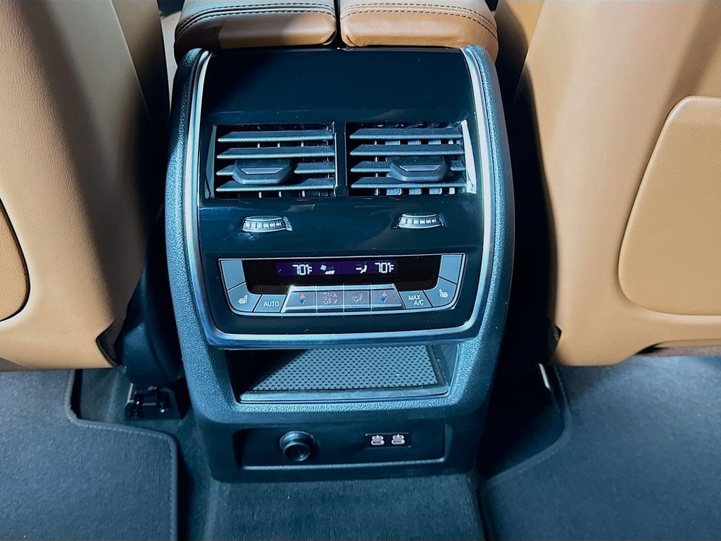 New 2027 Gray Metallic BMW xDrive40i image 18
