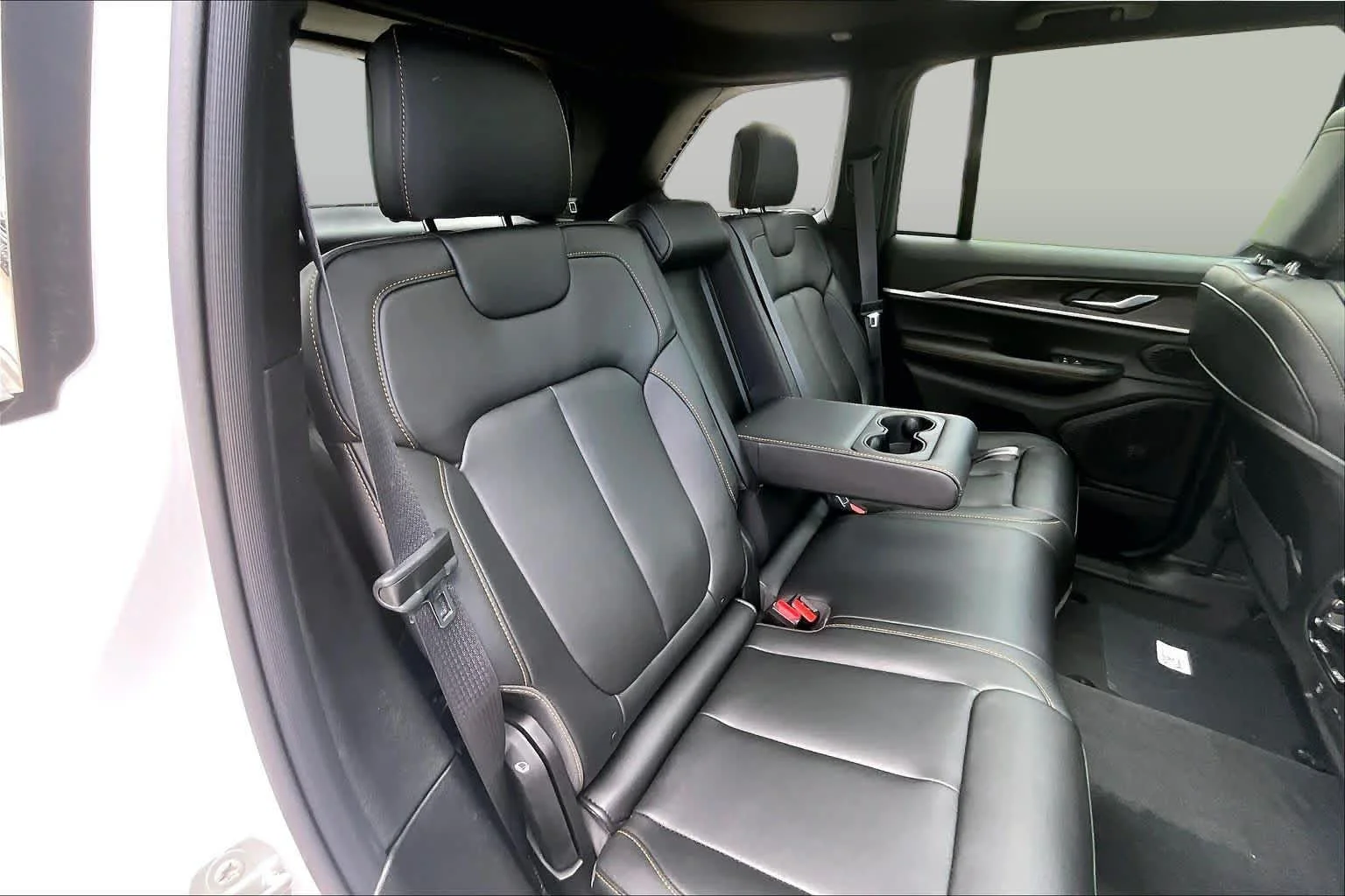 New 2026 Bright White Clear-Coat Exterior Paint Jeep 85th Anniversary Edition image 22