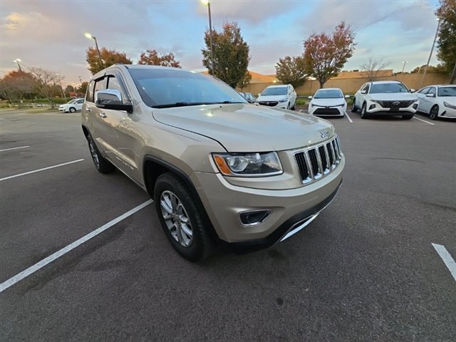 Used 2015 Beige Jeep Limited image 6