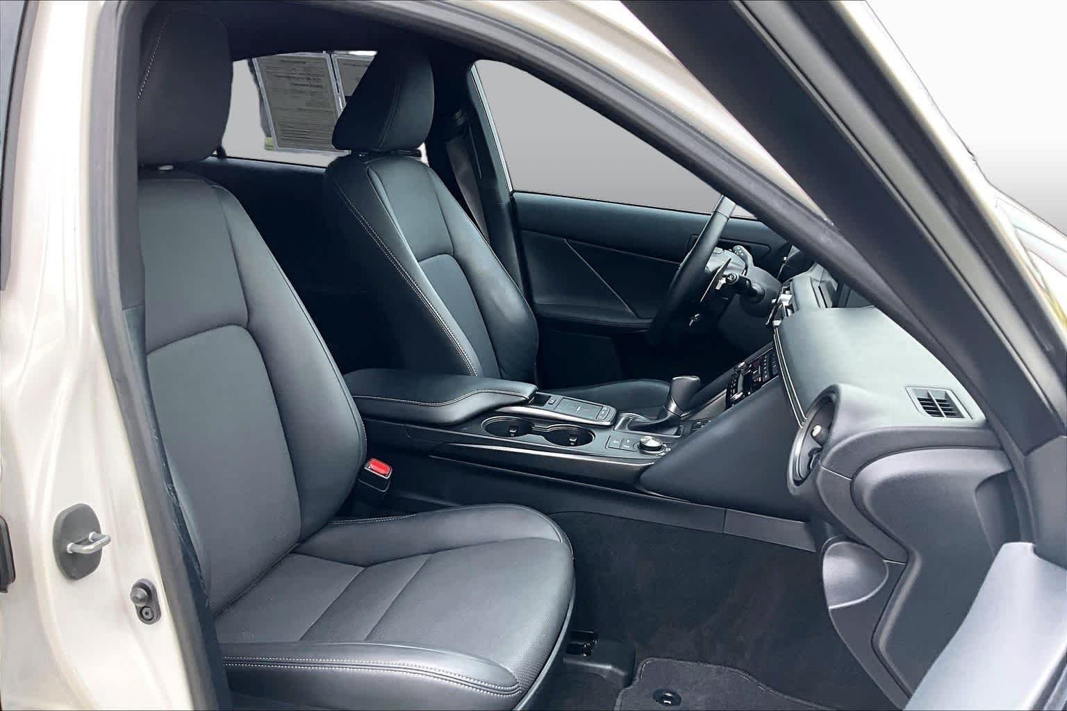 Used 2023 Eminent White Pearl Lexus  image 9