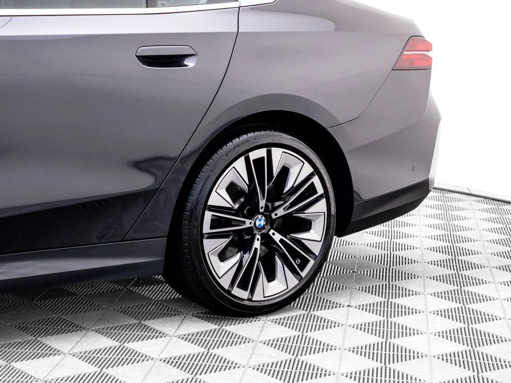 2024 BMW 5 Series 540i - Photo 35