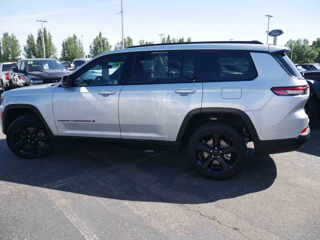 Used 2025 Silver Jeep Altitude X image 16