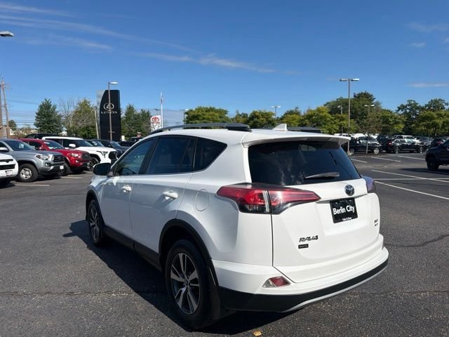 Used 2018 Super White Toyota XLE image 5