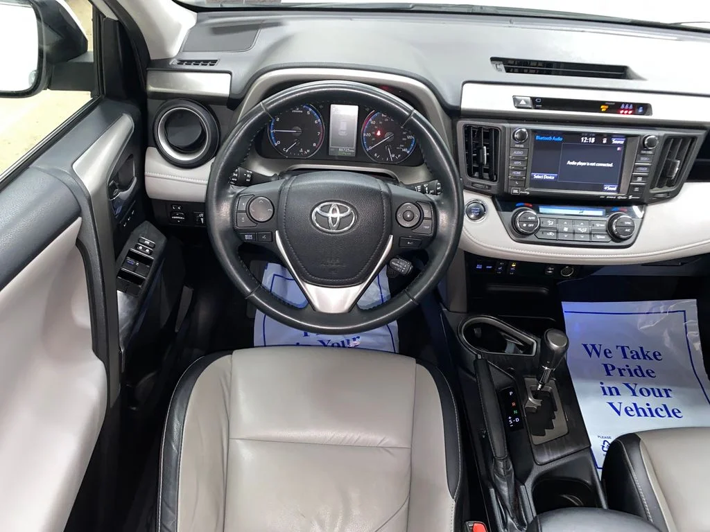 Used 2017 White Toyota Platinum image 29