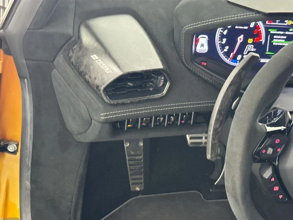 Used 2018 Gold Lamborghini Performante image 10