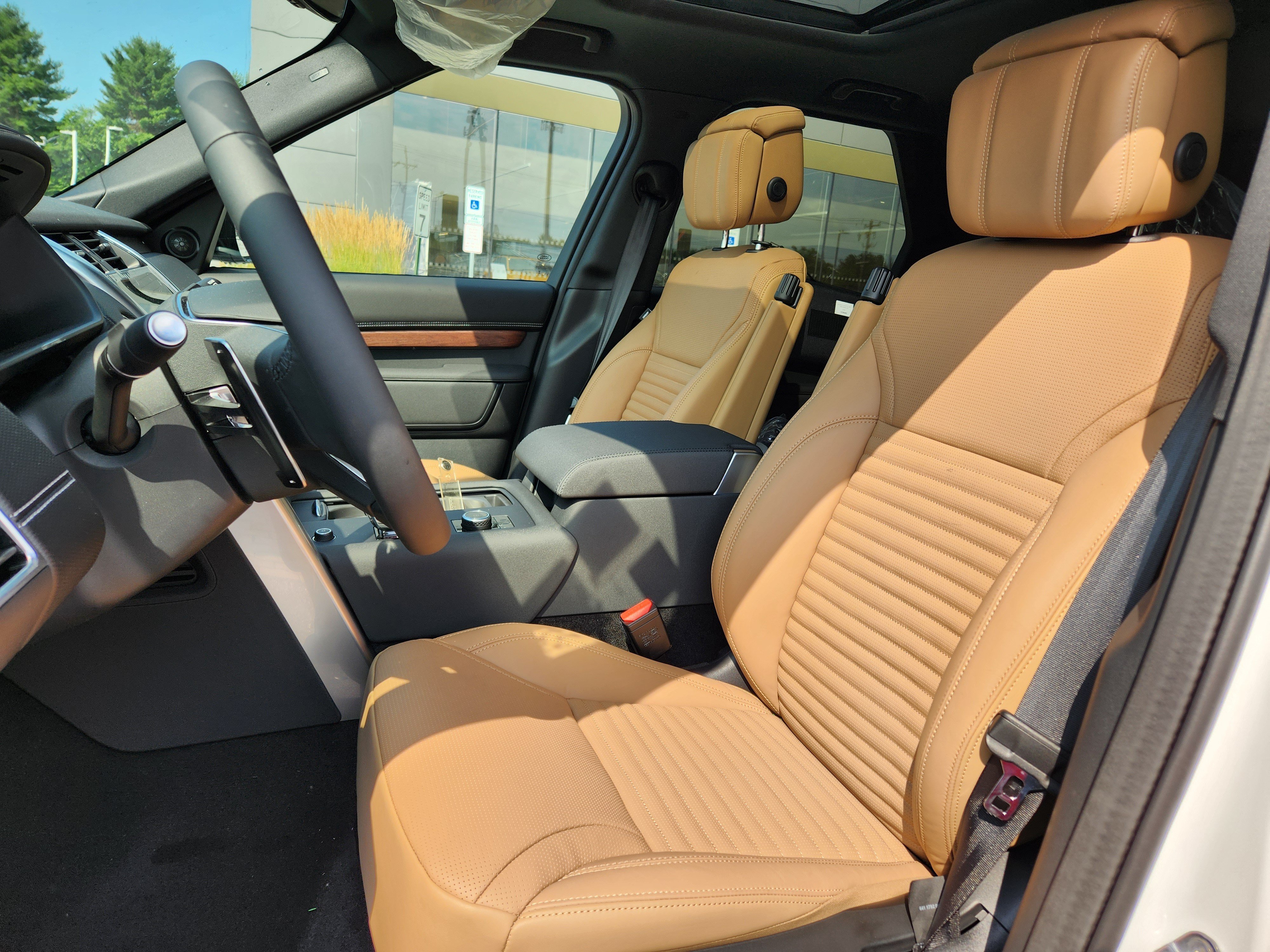 New 2026 Fuji White LAND ROVER Dynamic SE image 8
