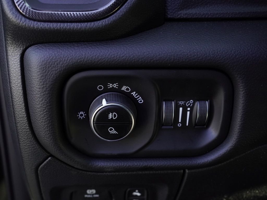 New 2026 Diamond Black Crystal Pearl-Coat Exterior Paint RAM RHO image 12