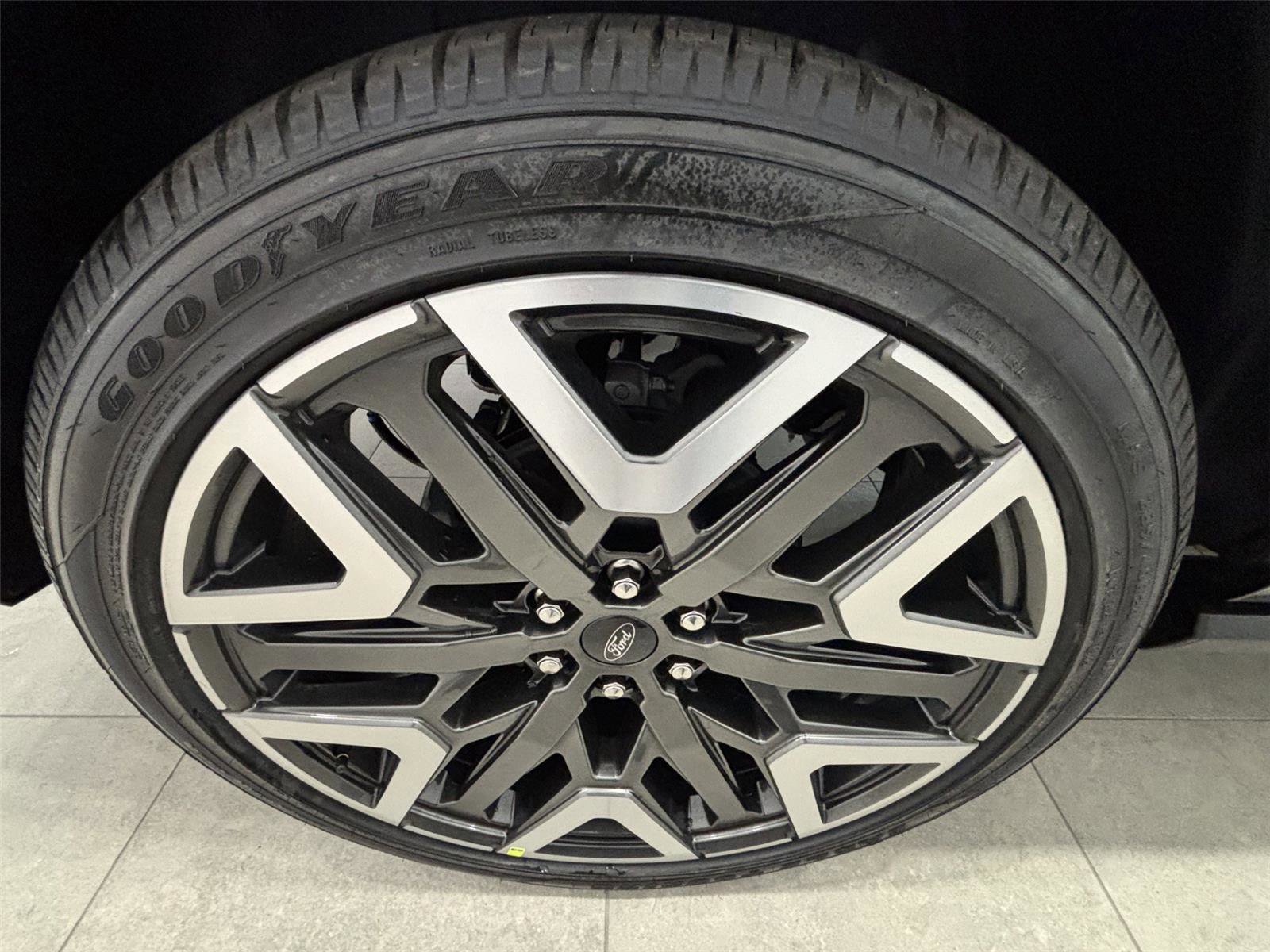 New 2026 Dark Matter Gray Metallic Ford MAX Platinum® image 42