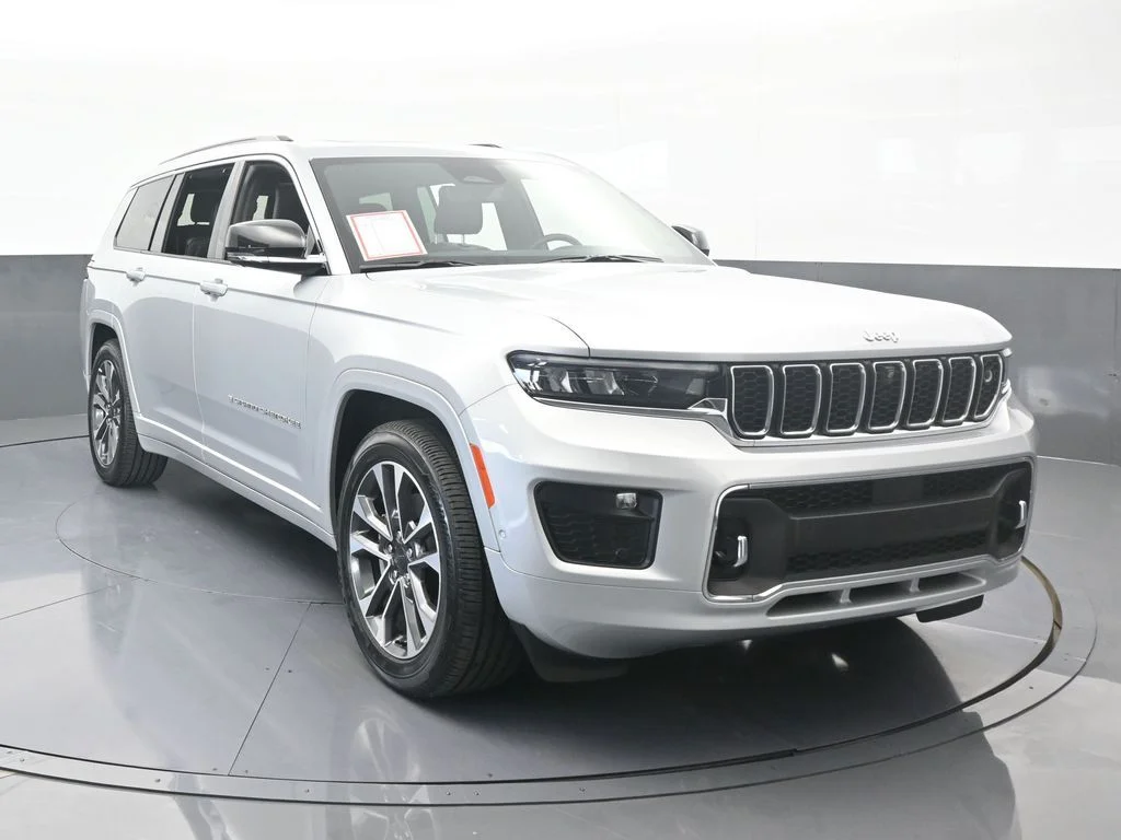 Used 2024 Silver Zynith Jeep Overland image 9