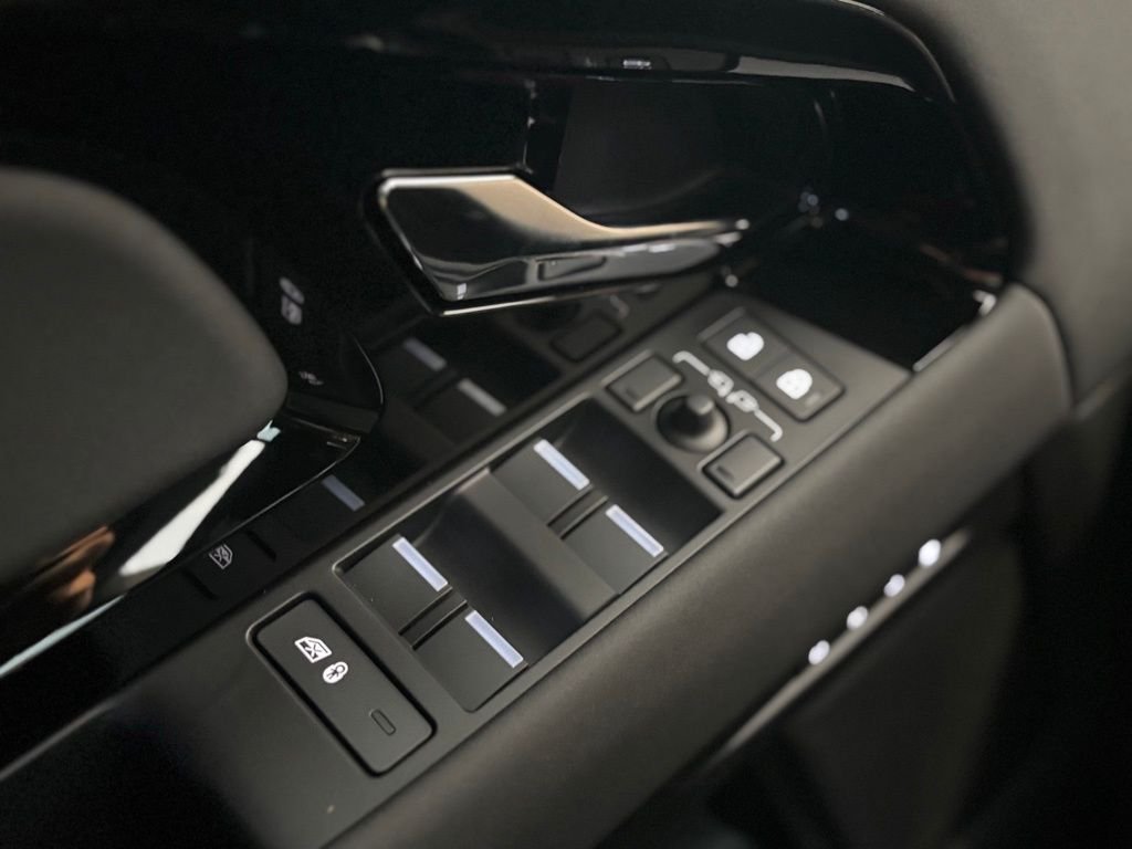 New 2026 Arroios Grey Land Rover S image 10