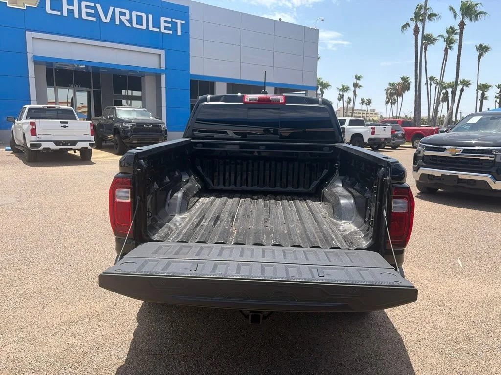 Used 2025 Onyx Black GMC Elevation image 7