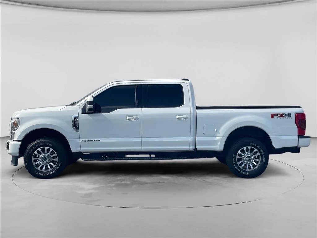 Used 2022 Star White Metallic Tri-Coat Ford LARIAT image 4
