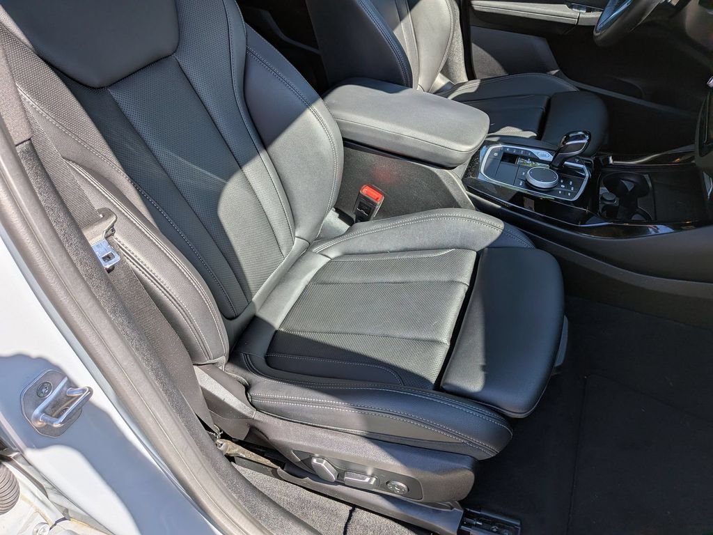 Used 2024 Gray BMW xDrive30i image 31