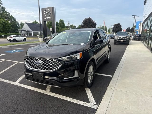Used 2024 Black Ford SEL image 6