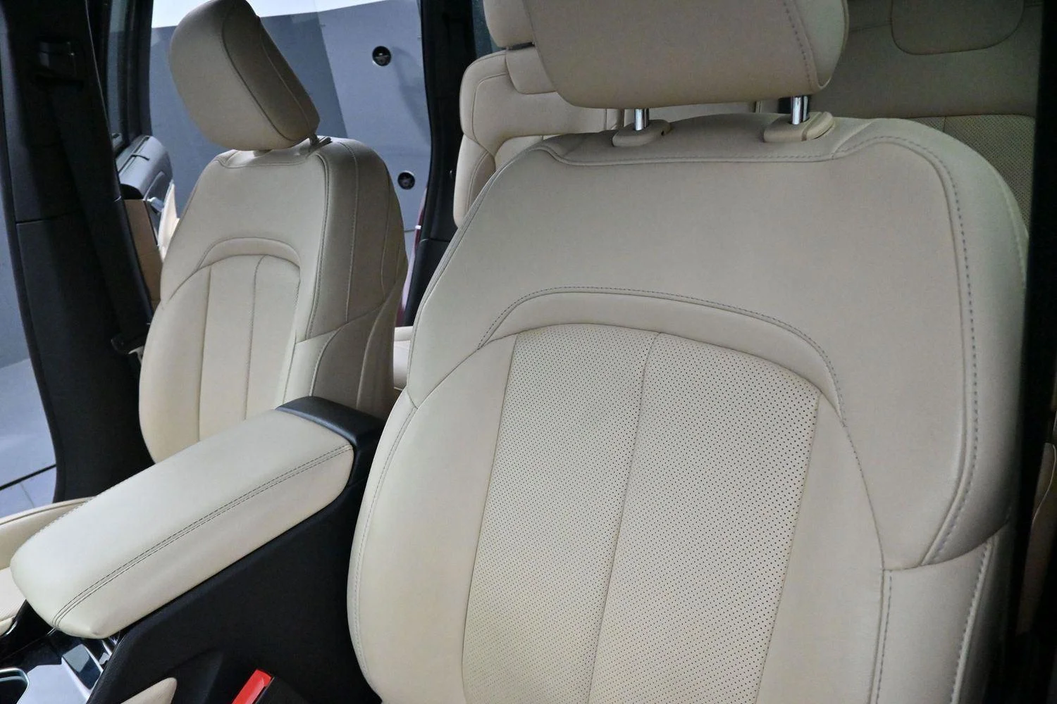 Used 2023 Velvet Red Pearlcoat Jeep Limited image 15