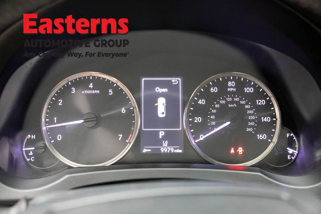 Used 2018 White Lexus 300 image 18