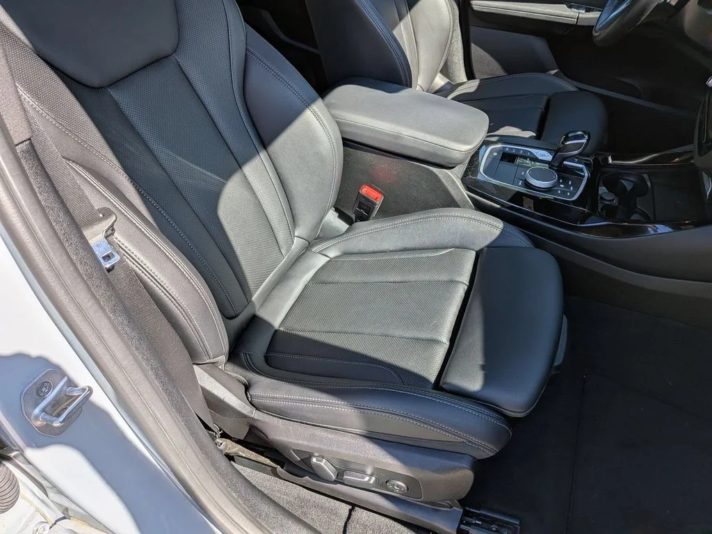 Used 2024 Gray BMW xDrive30i image 31