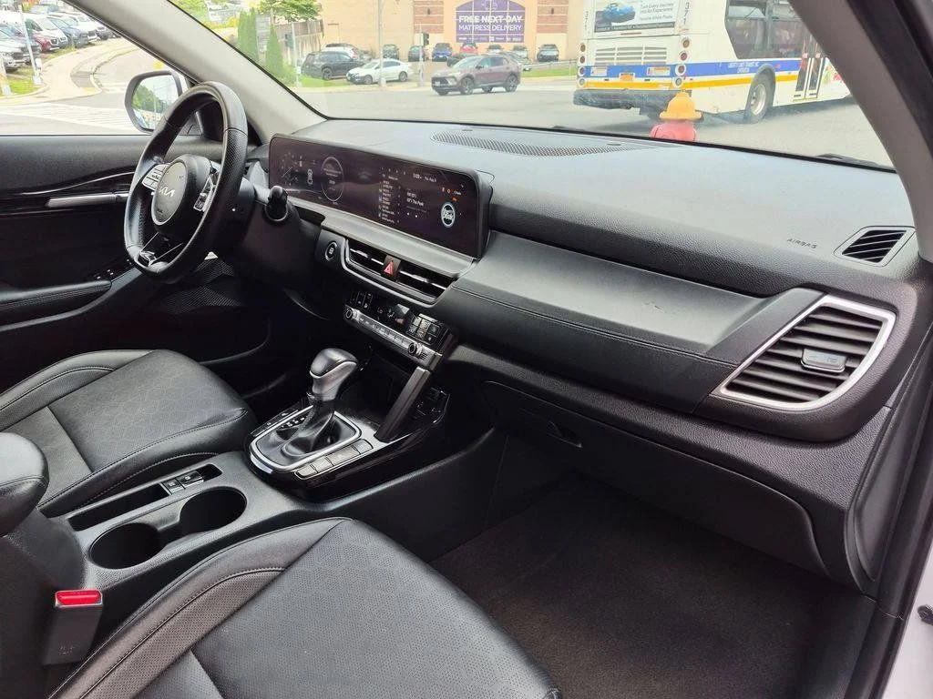 Used 2024 White Kia SX image 25