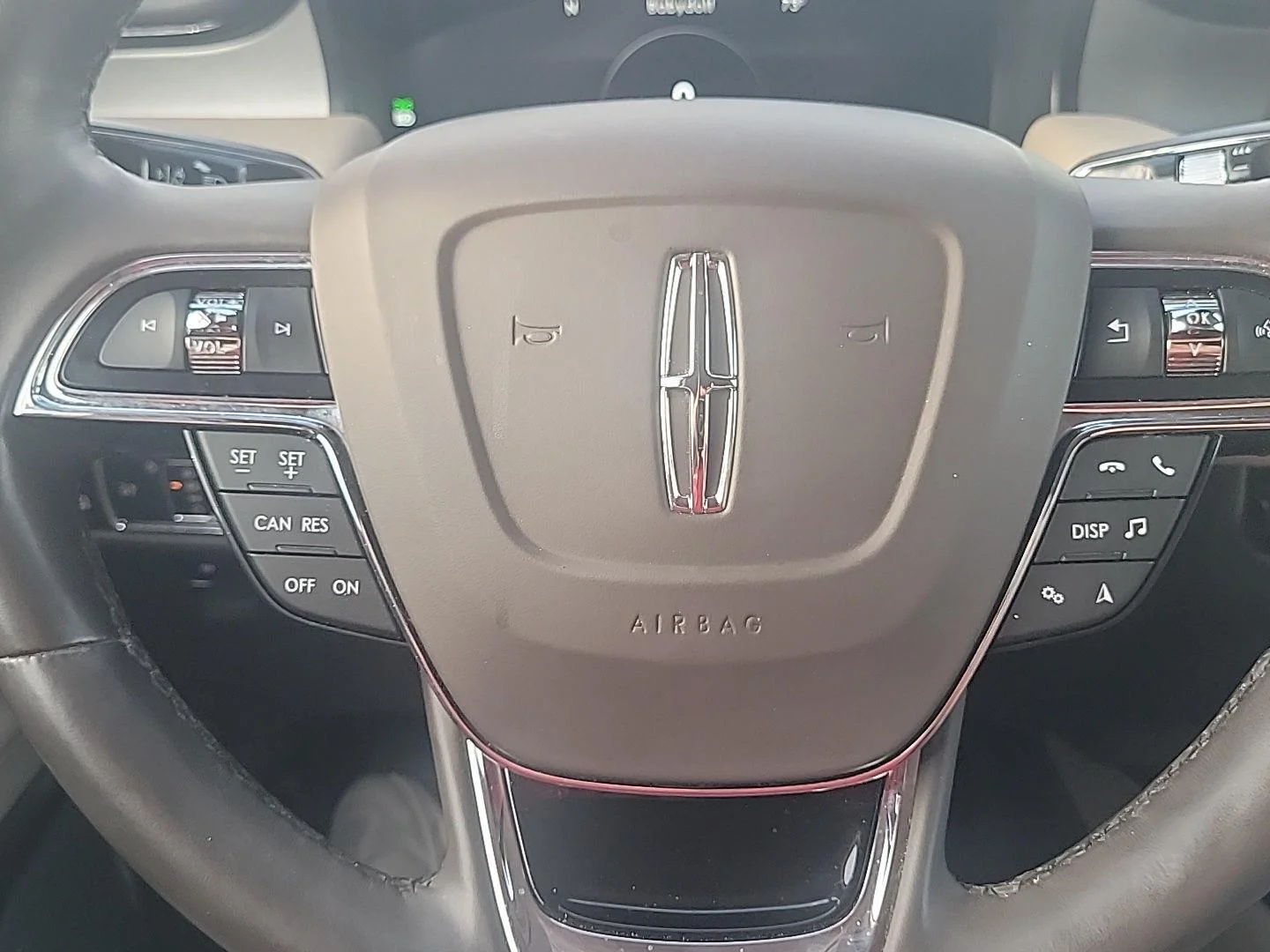 Used 2021 Ceramic Pearl Lincoln Standard image 5