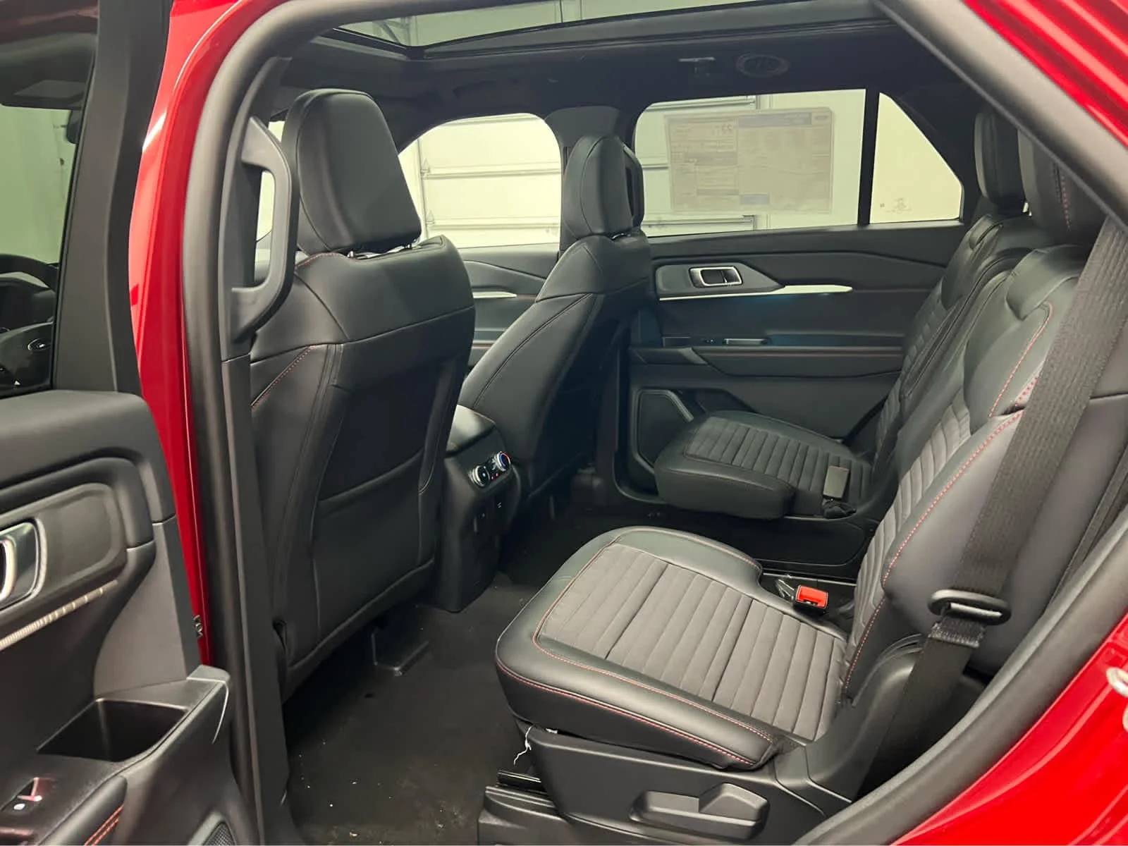 New 2026 Rapid Red Metallic Tinted Clearcoat Ford ST-Line image 32