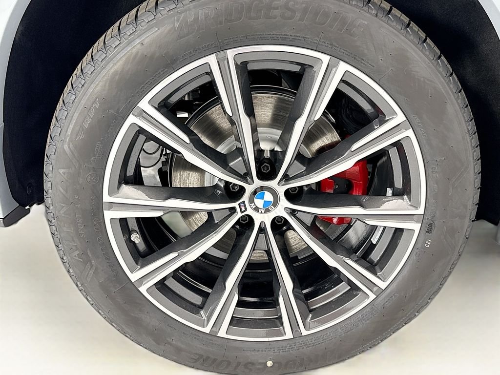New 2026 Gray Metallic BMW xDrive40i image 32