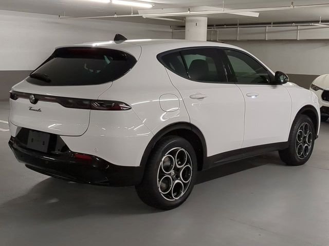 New 2025 Milano White Exterior Paint Alfa Romeo Base image 7