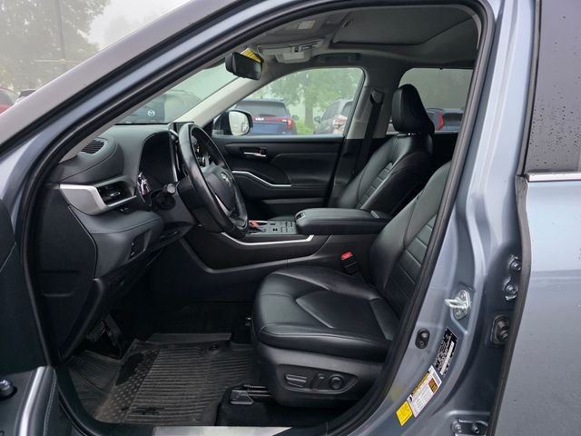 Used 2022 Moon Dust Toyota XLE image 17