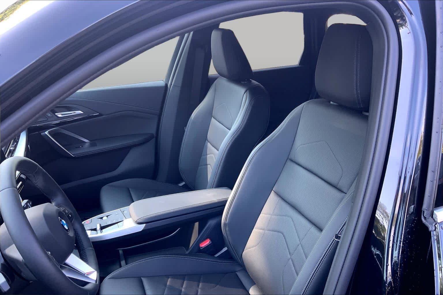 New 2027 Black Sapphire Metallic BMW xDrive28i image 9