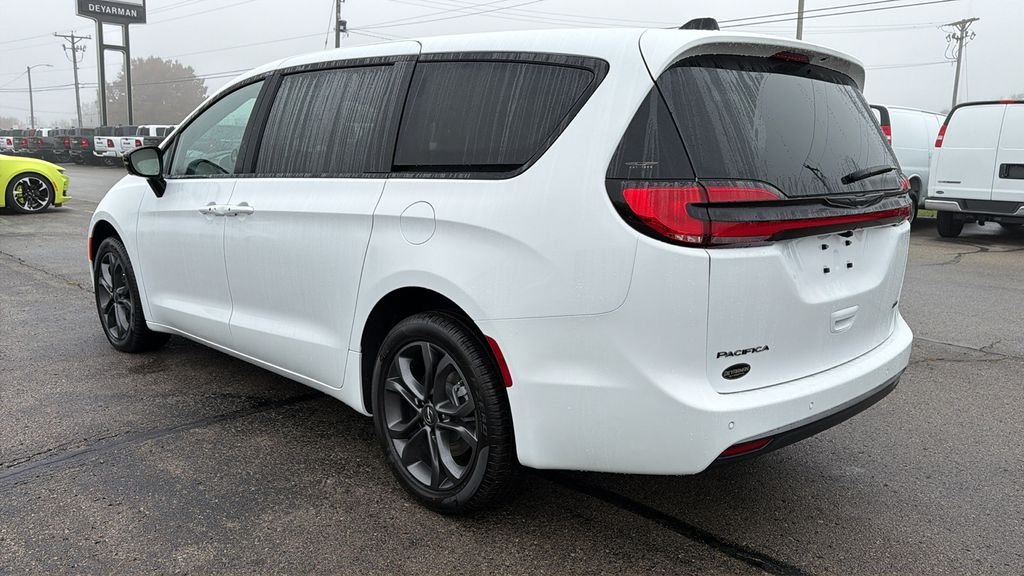 New 2026 Bright White Clear-Coat Exterior Paint Chrysler Select image 5