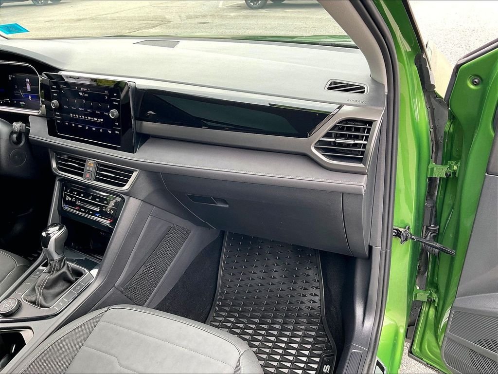 Used 2025 Bright Moss Green Metallic/Deep Black Roof Volkswagen 1.5T SE Black image 12