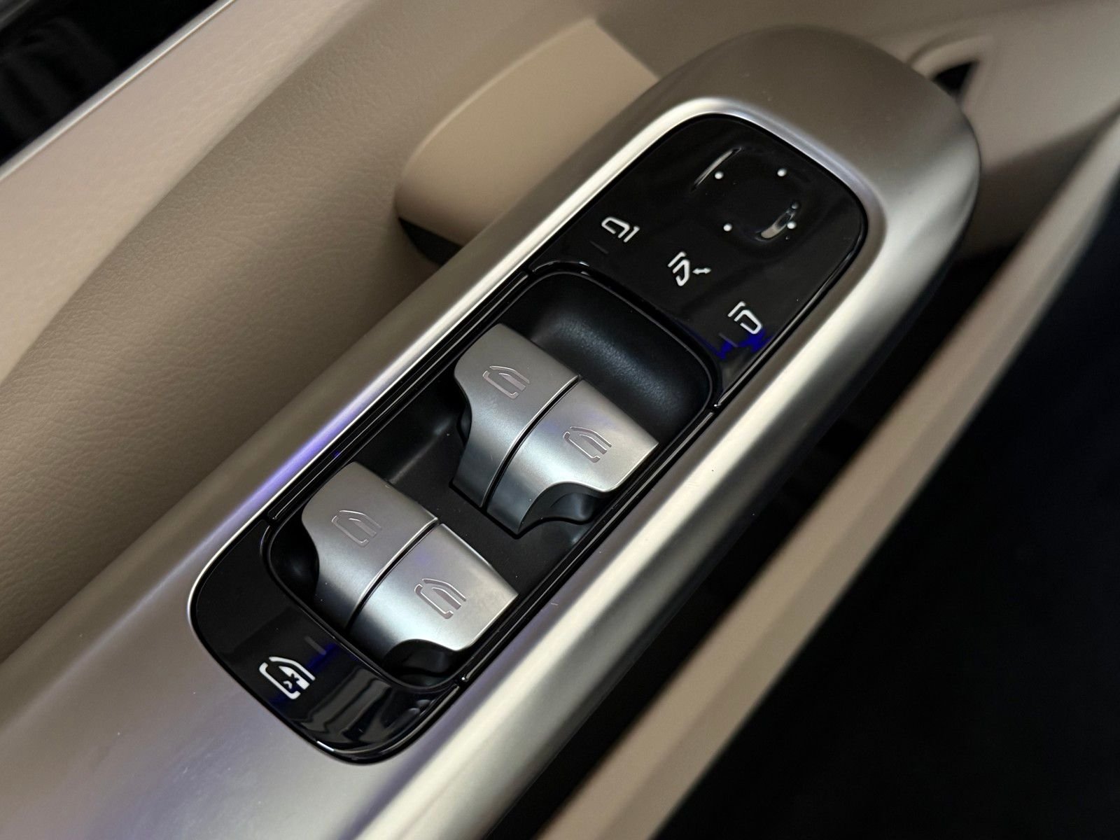 New 2026 Graphite Grey Metallic Mercedes-Benz C 300 image 18