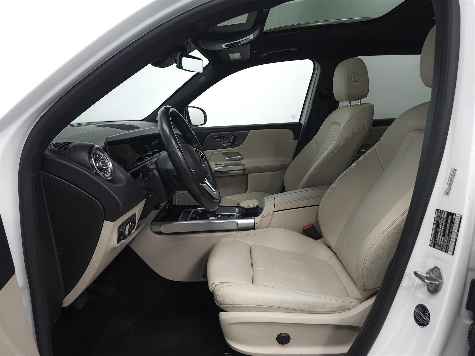 Used 2021 White Mercedes-Benz GLB 250 image 4