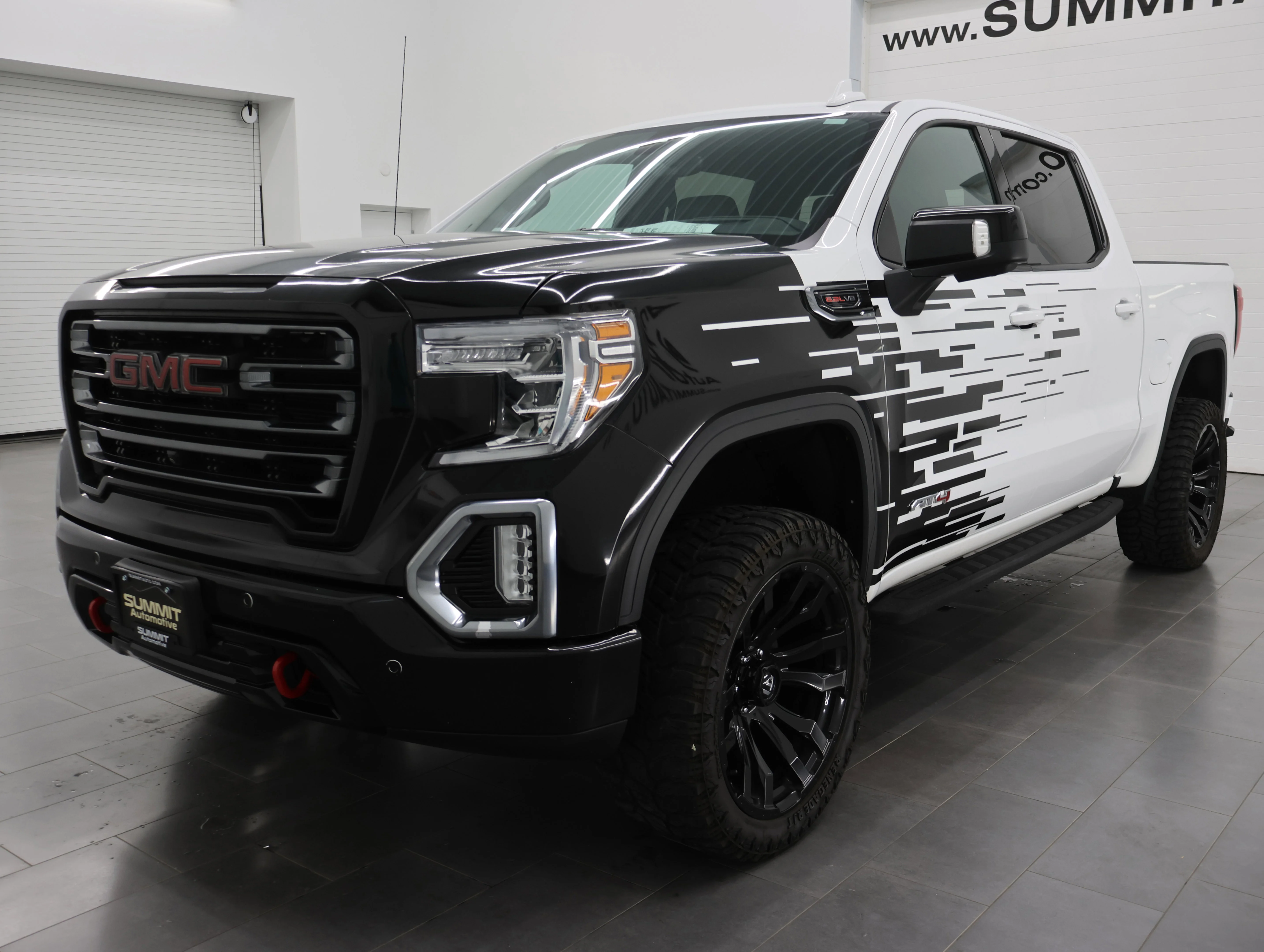 Used 2022 Summit White GMC AT4 image 7