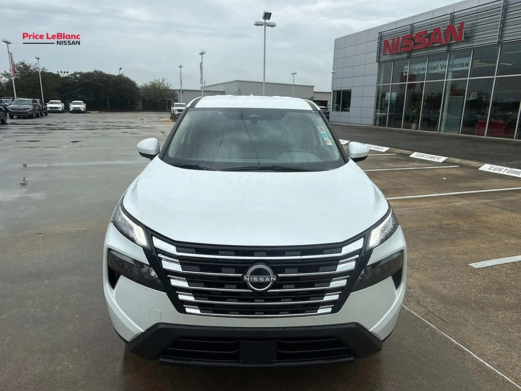 Certified Used 2025 Everest White Pearl Nissan SV image 2