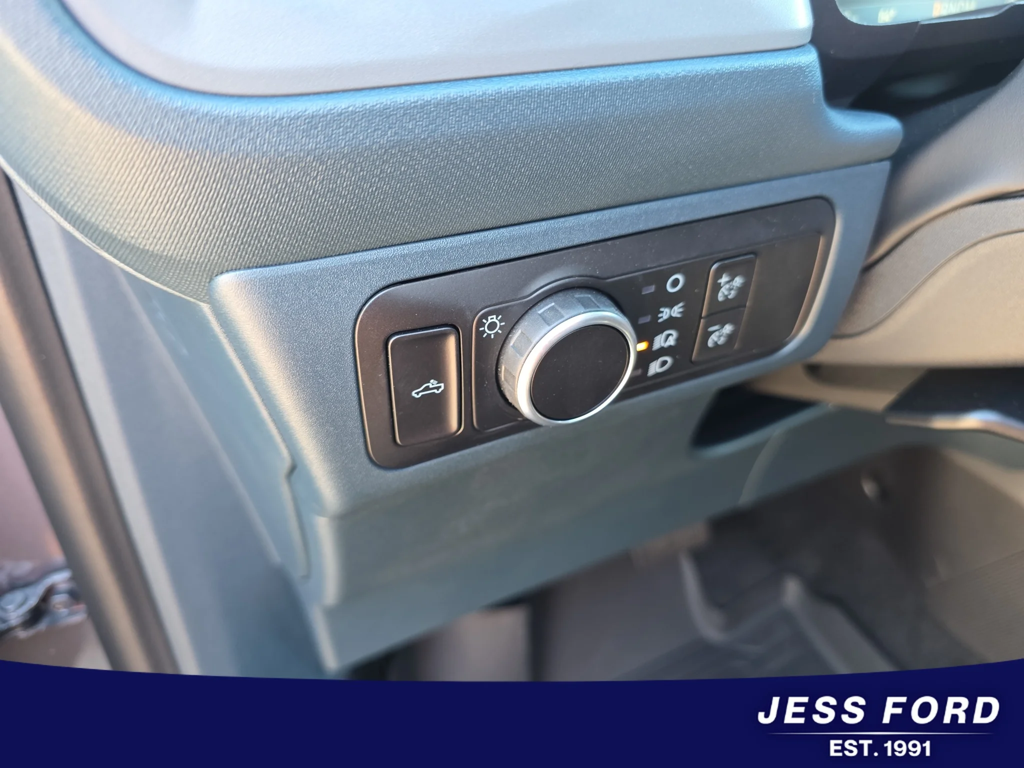 New 2026 Carbonized Gray Metallic Ford Tremor® image 18